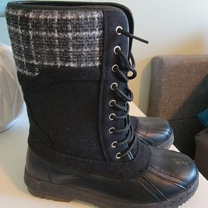 Hunter type boots with plaid